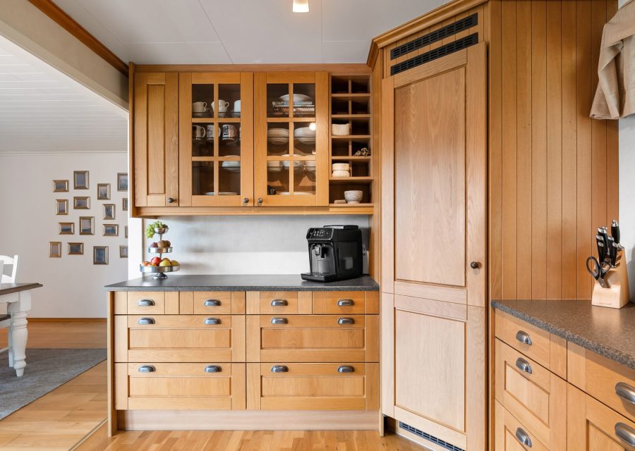 Kitchen before the work: Glass-Front Oak to Handleless White, Richmond
